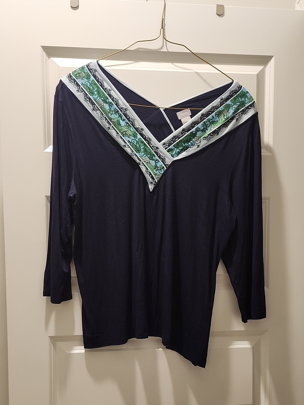 Chico's Navy 3/4 Sleeve V-Neck Top with Green Accent Trim Size XL 3